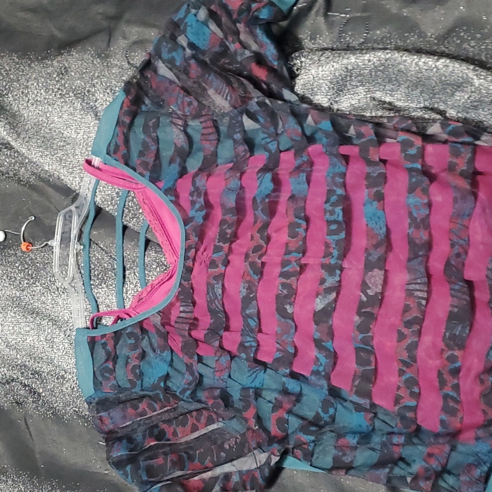 Buckle daytrip top with BKE pink tanktop